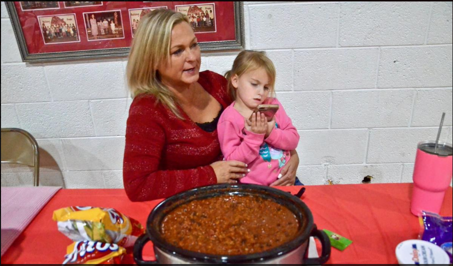 You are currently viewing McDaris serves winning chili recipe at Brighter Futures event