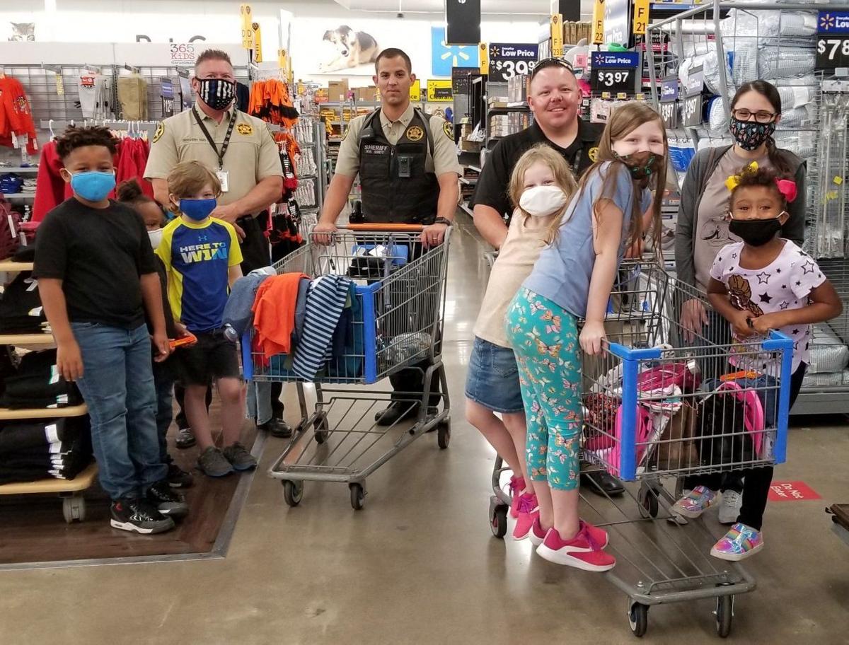 You are currently viewing Wagoner children, law enforcement officers shop for back to school